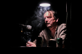 Broukovcovo Kamdivadlo_Nenávidím tě, Bukowski