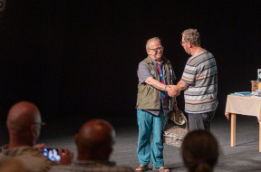 Pan Tichý a Náhodný kolemjdoucí