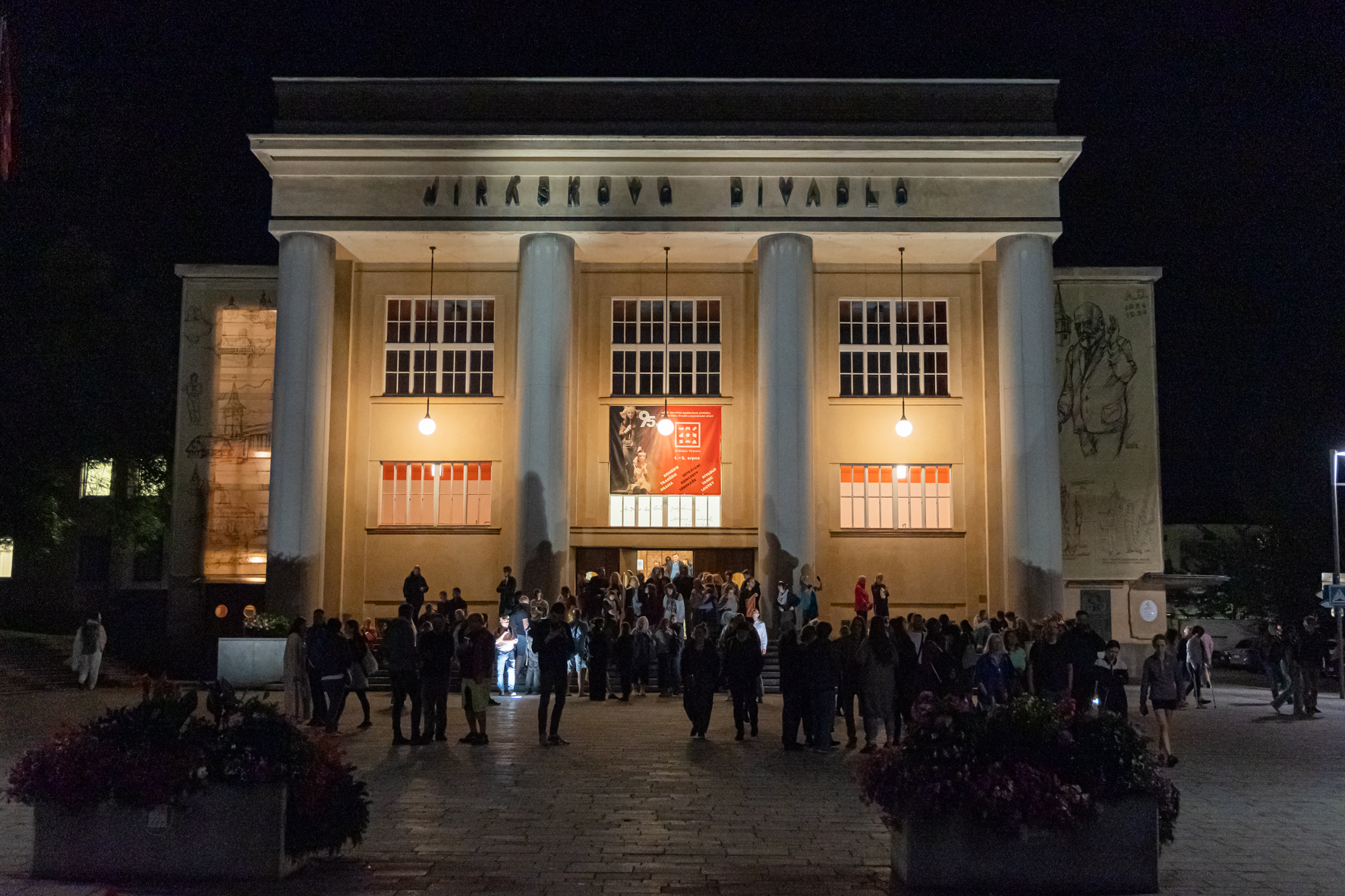 Hronov s prolínáním generací, poetik i témat