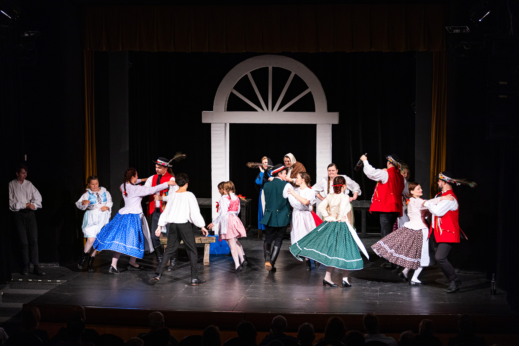 FEMAD do žluté oděný aneb Od něhy k depresi a naopak