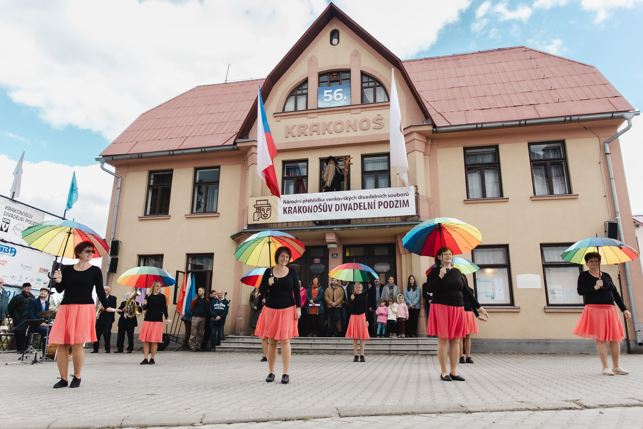 Mnohovesmír Krakonošova divadelního podzimu v roce 2025