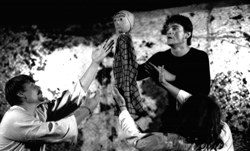 Na motivy románu Vladislava Petroviče Krapivina – kolektiv souboru: Ostrov Dvid, režie Michal Bosák a Zdeněk Pixa / 
foto Pavel Štoll pro databázi ČAD 2009, vloženo 2010