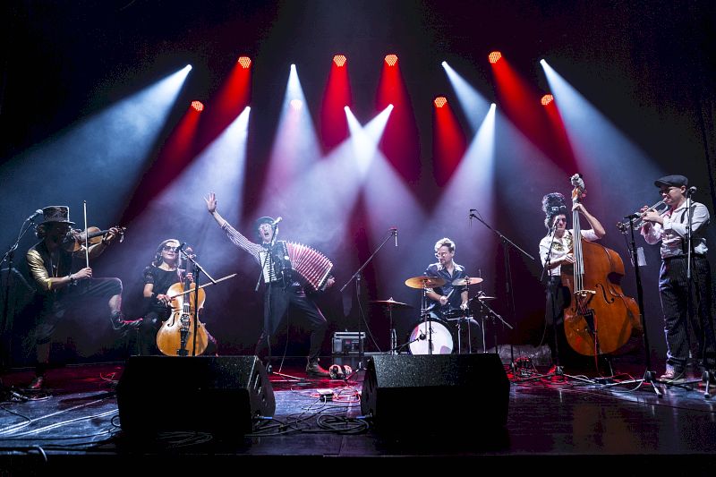 Fekete Seretlek / Koncert