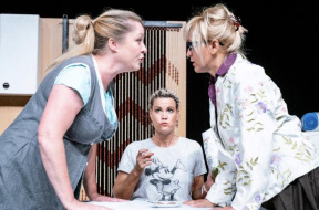 Tri gracie z&nbsp;umakartu – foto archiv souboru