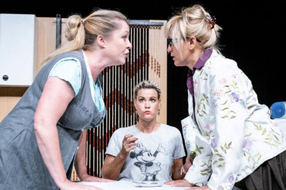 Tri gracie z&nbsp;umakartu – foto archiv souboru